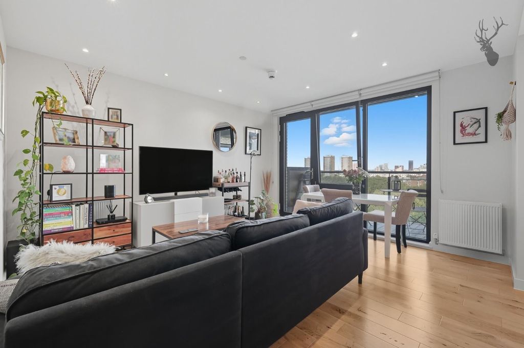 Property photo 1 of 15 Reg.3.Jpg