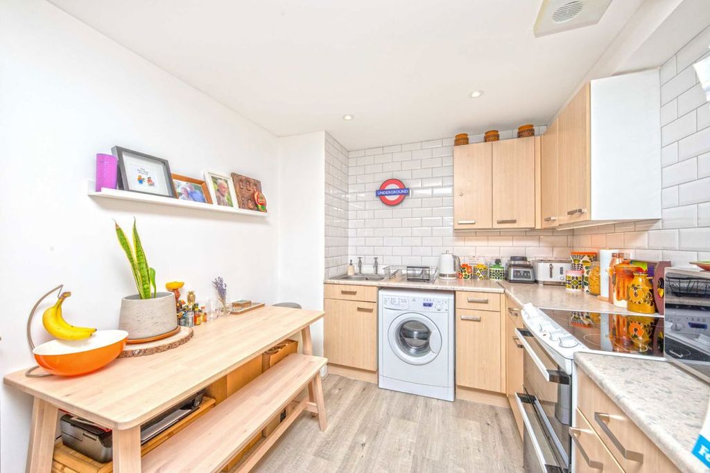 Property photo 3 of 6