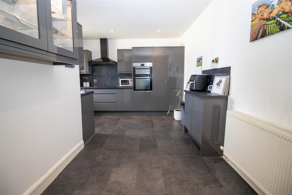 Additional image 7 of 4 bed flat for sale14/2 Havelock Street, Hawick TD9