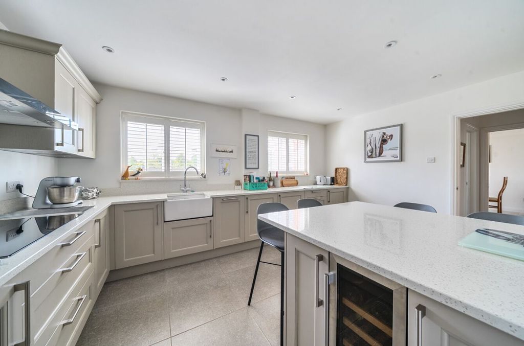 Property photo 2 of 33