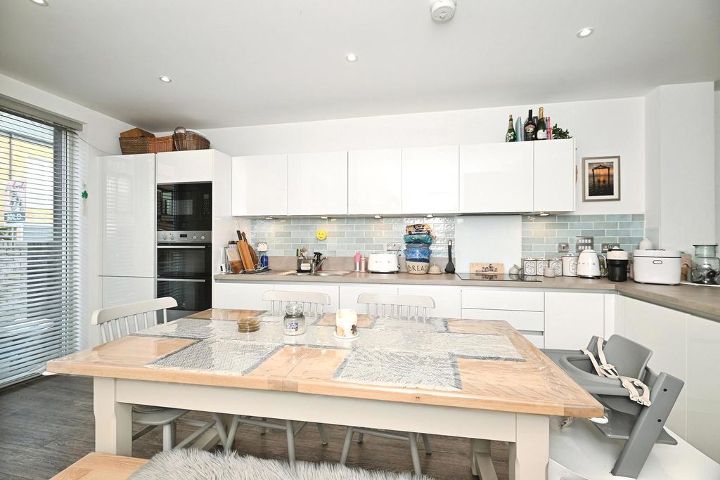 Property photo 2 of 16 Pbox-Img.Jpg