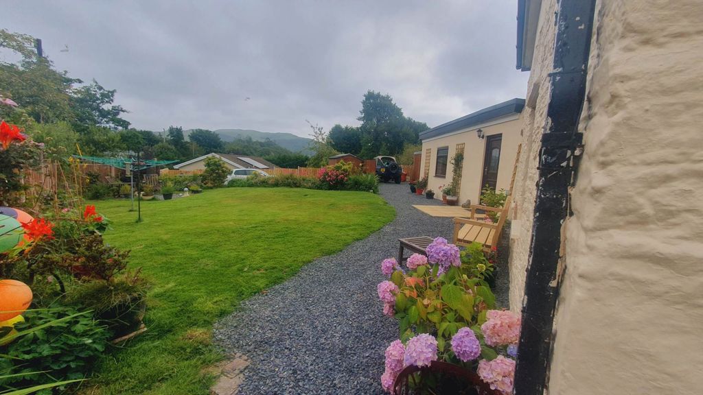 Property photo 2 of 34