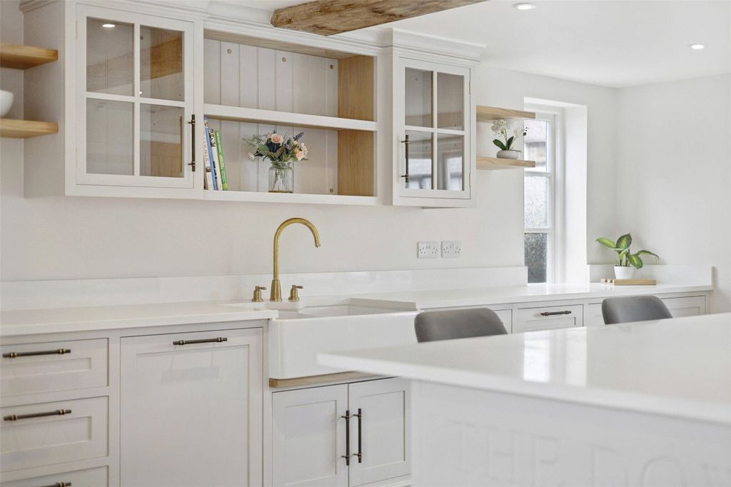 Property photo 3 of 20 Kitchen