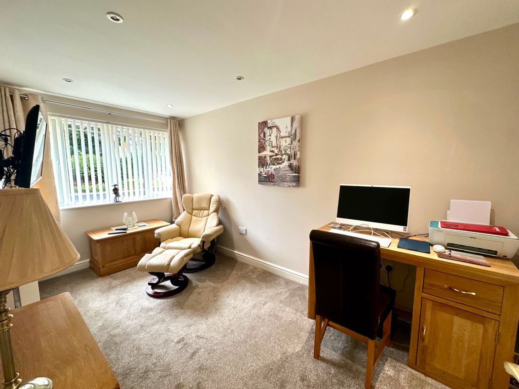 Property photo 2 of 28