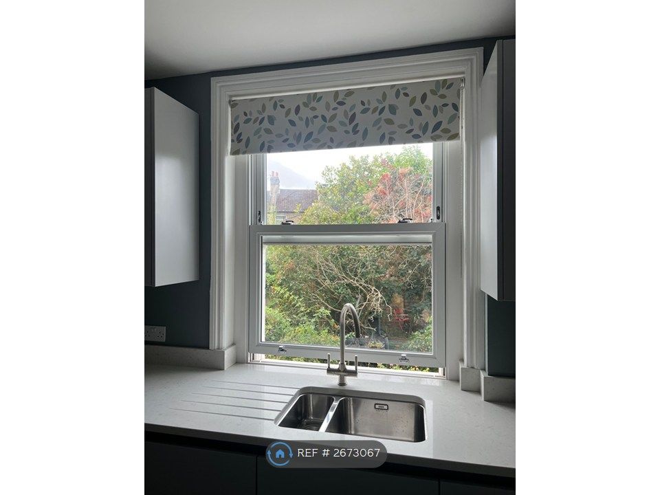 Property photo 3 of 17 Kitchen