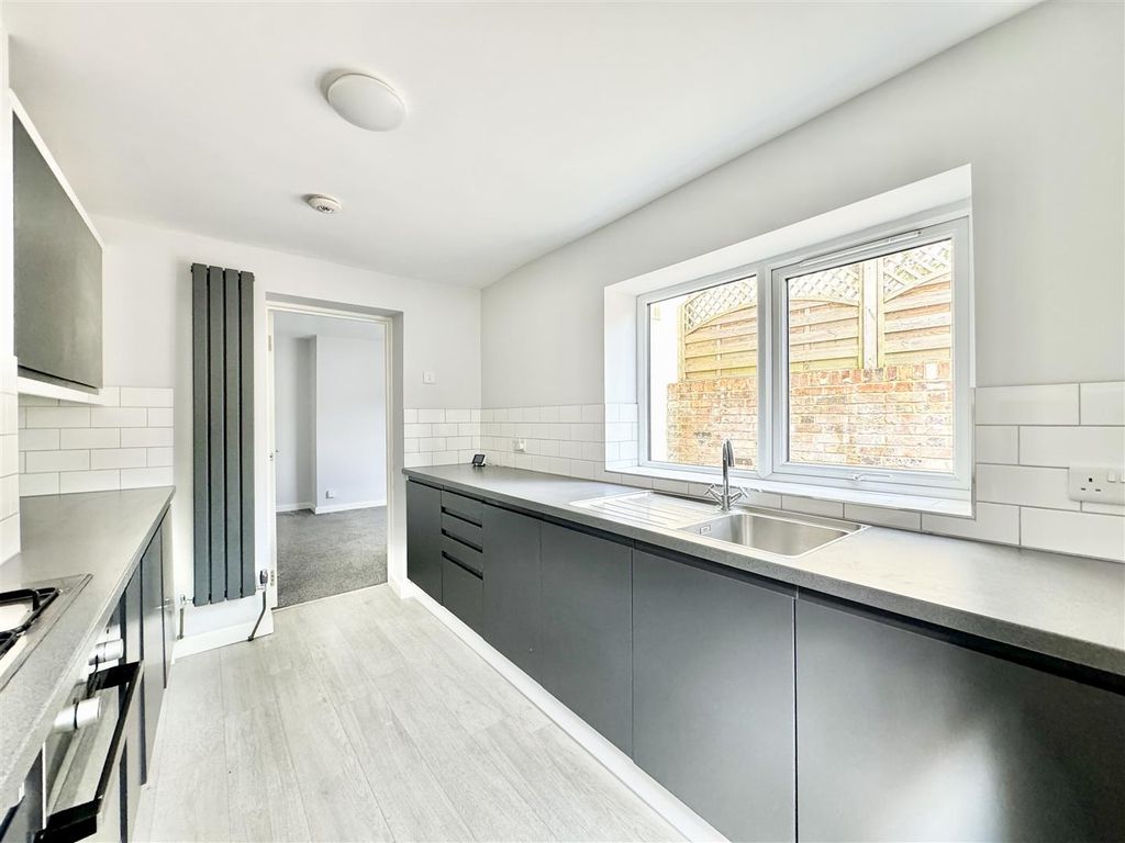 Property photo 3 of 33