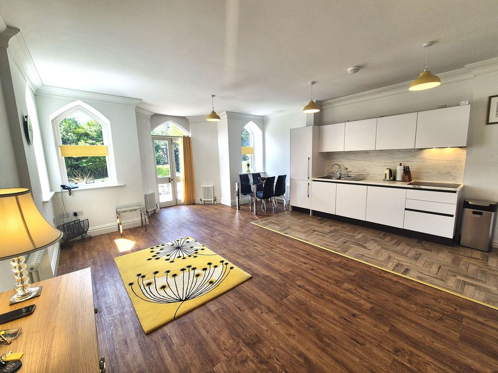 Property photo 2 of 12 Open Plan Lounge