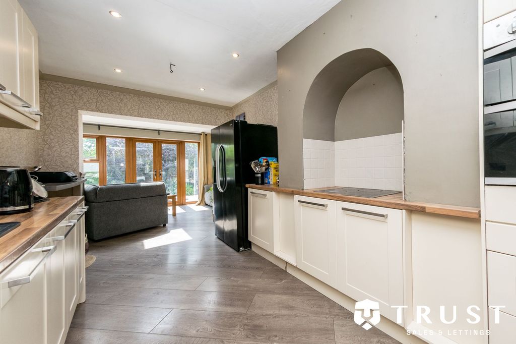 Property photo 3 of 45