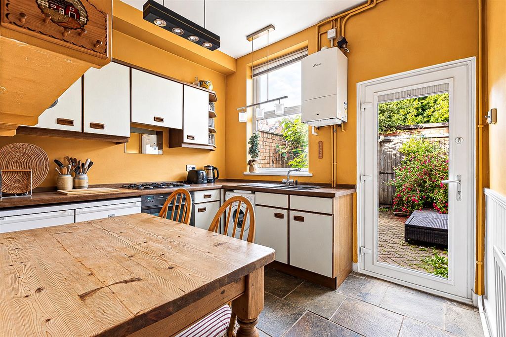 Property photo 3 of 21 Breakfast Kitchen
