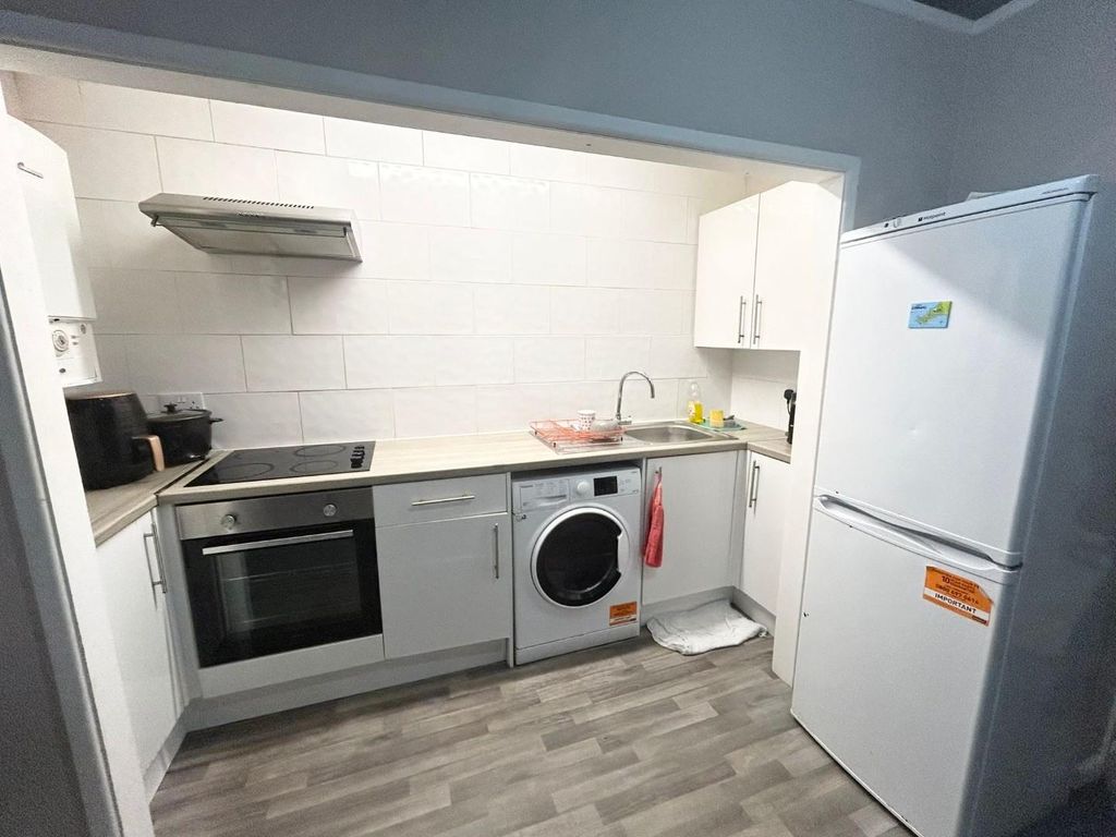 Property photo 2 of 4 16 Nre F1 Kitchen.Jpg