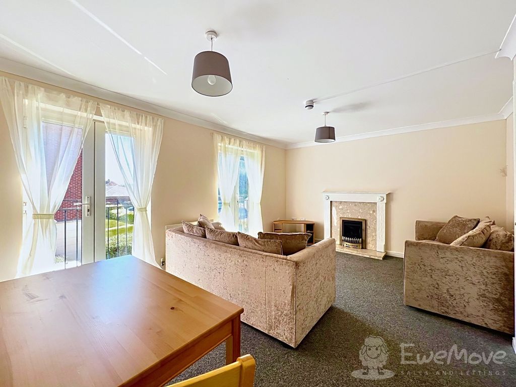 Property photo 2 of 7 Communal Lounge  And Dining
