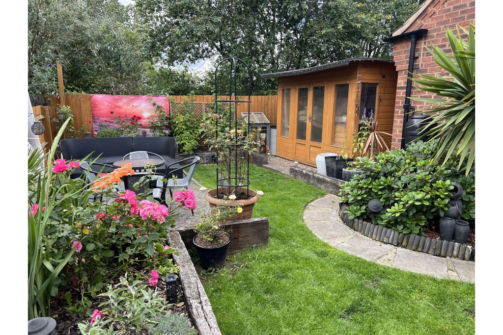 Property photo 2 of 24 Garden Lodge