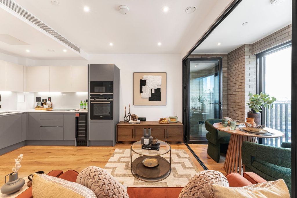 Property photo 1 of 11