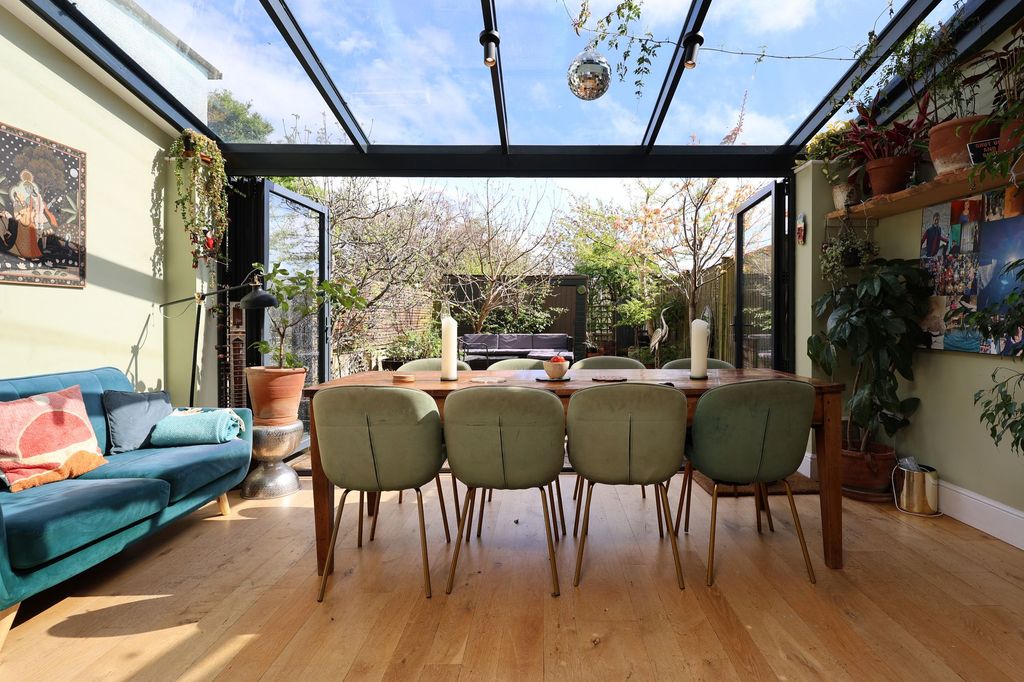 Property photo 3 of 32