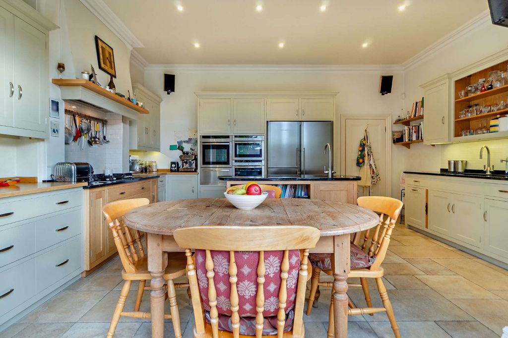 Property photo 2 of 18 Picture No. 16