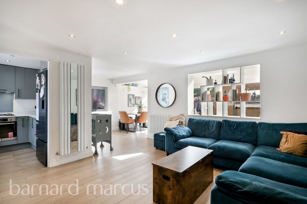 Property photo 1 of 7 Living Room