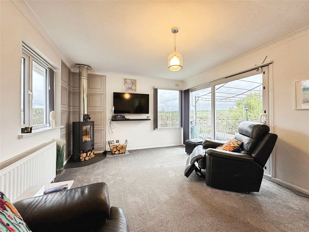 Property photo 3 of 19 Living Room