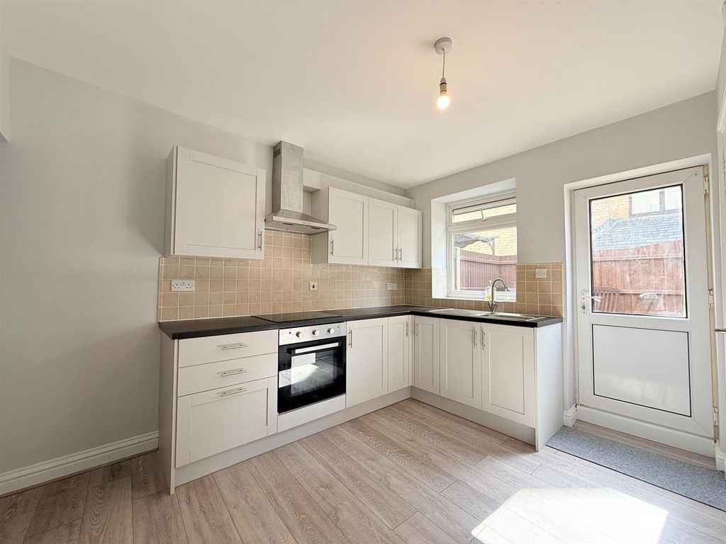 Property photo 2 of 16 Kitchen