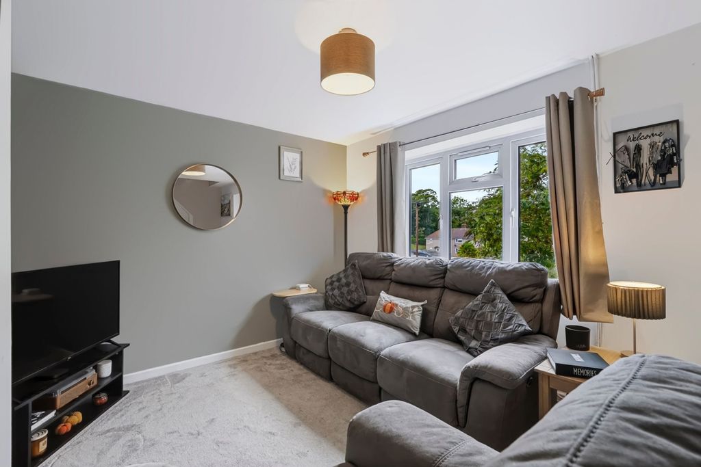 Property photo 2 of 31