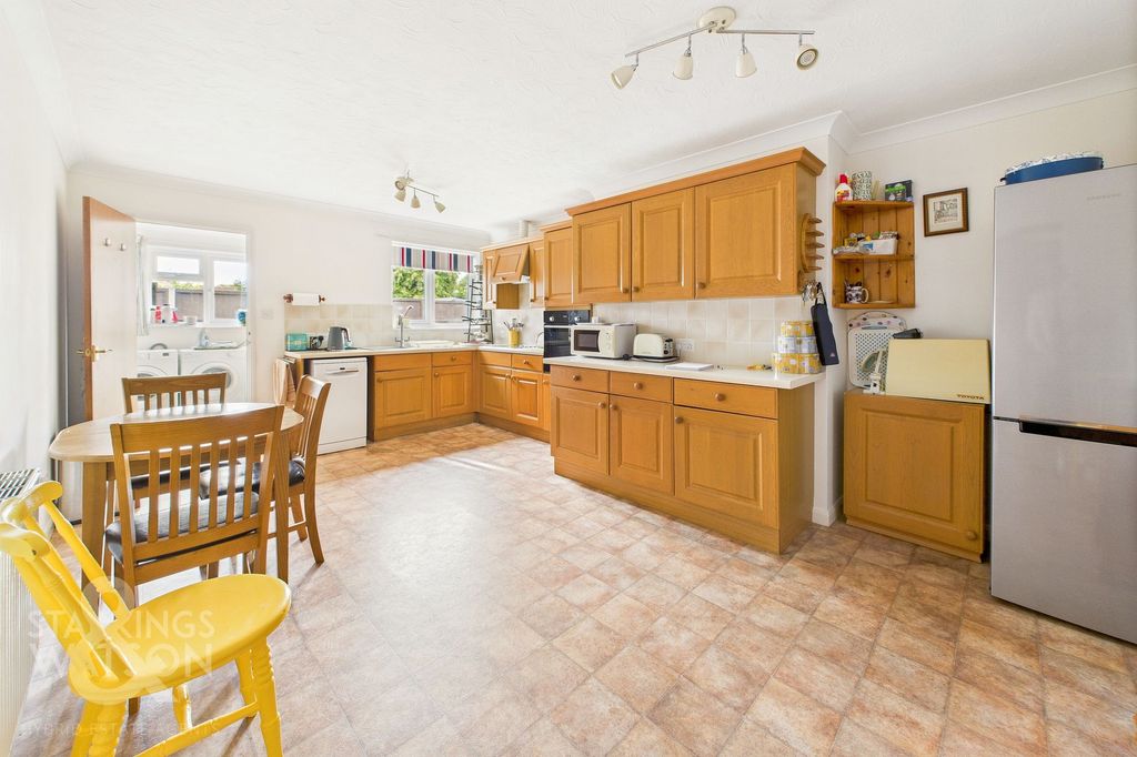 Property photo 3 of 17