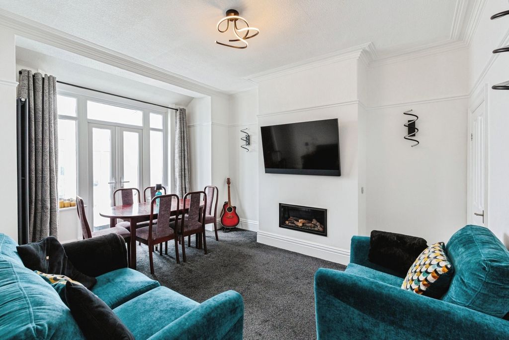 Property photo 2 of 18 Photo