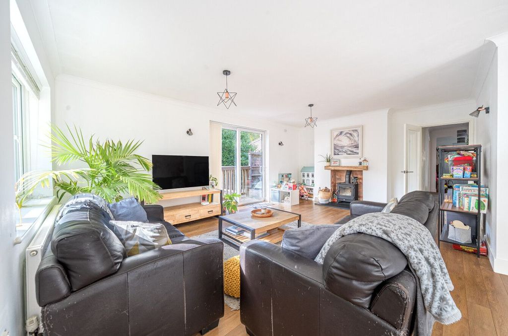 Property photo 2 of 16