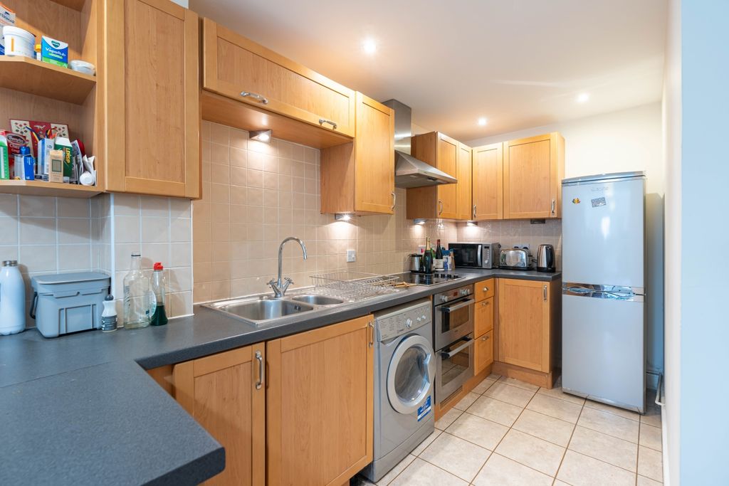 Property photo 3 of 10 Kitchen