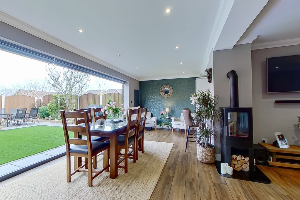 Property photo 2 of 52