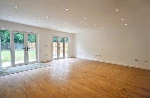 Property photo 3 of 6 Mottshallbarnd
