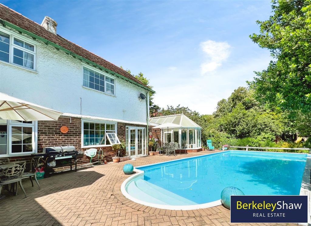 Property photo 1 of 27 A4E58Fe5--41A9-91F2-4E38D10736Ab-98947-00000D31Ae3