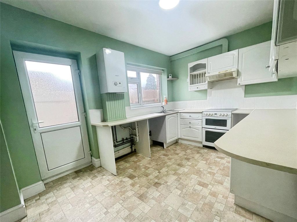 Property photo 3 of 10 Kitchen