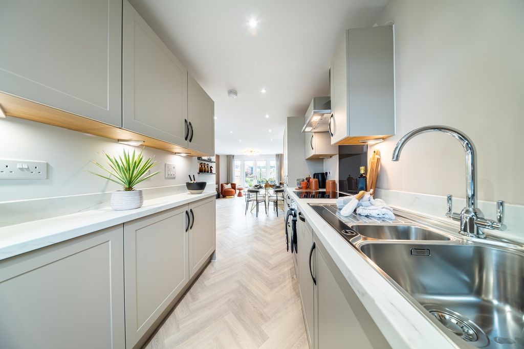 Property photo 3 of 5 BDW Cambs Darwin Green Bh Stambourne Special Sh Kitchen