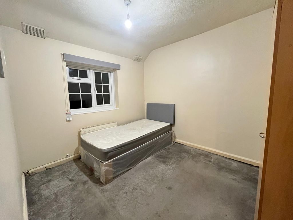 Property photo 2 of 28