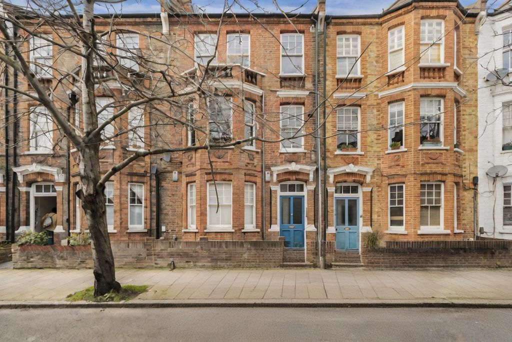 Property photo 1 of 18