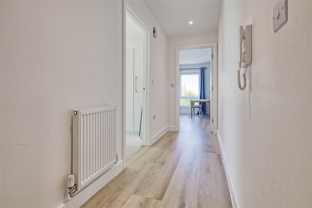 Property photo 3 of 10 Entrance Hall.Jpg