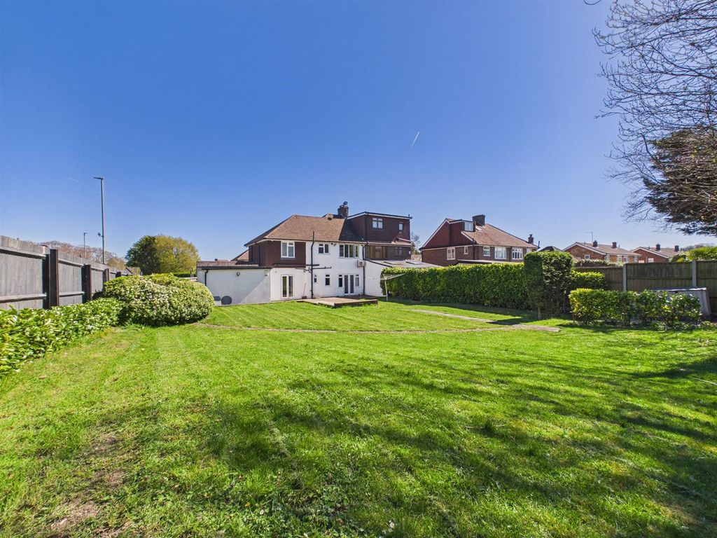 Property photo 3 of 23 Cam02885G0-Pr0604-Still024.Jpg