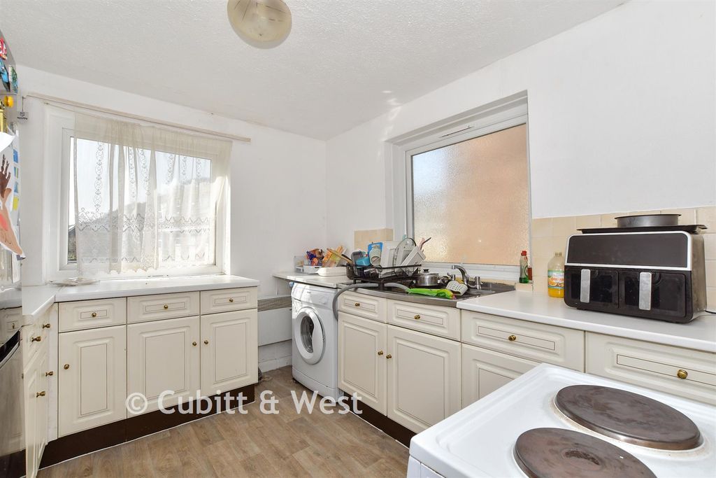 Property photo 1 of 9 Kitchen