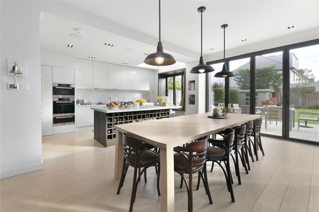 Property photo 3 of 33 Dining Area