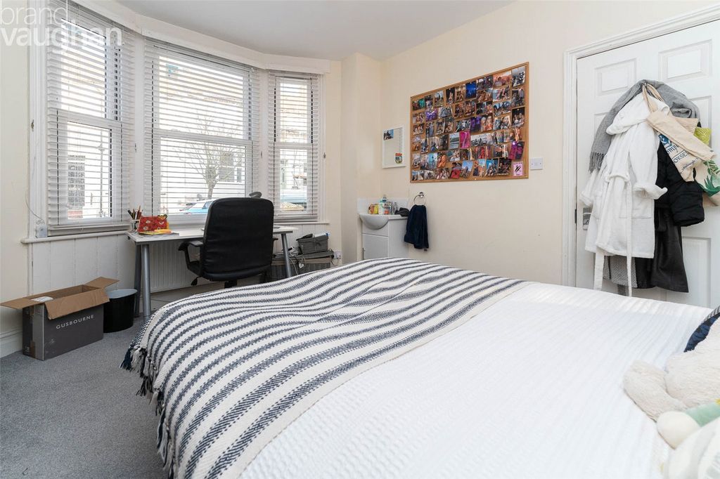 Property photo 3 of 21 Picture No. 06