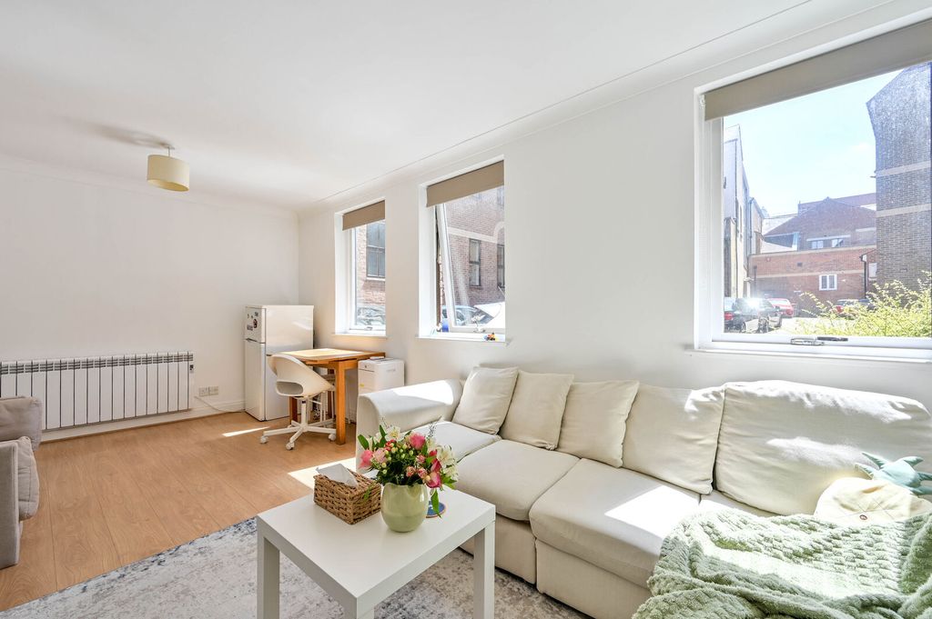 Property photo 2 of 8