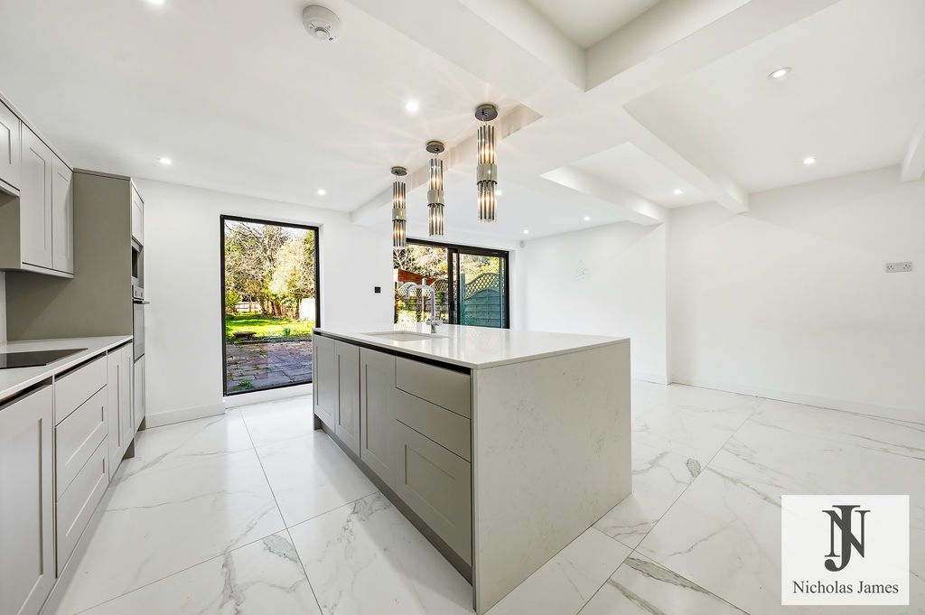 Property photo 2 of 51 Photo 46