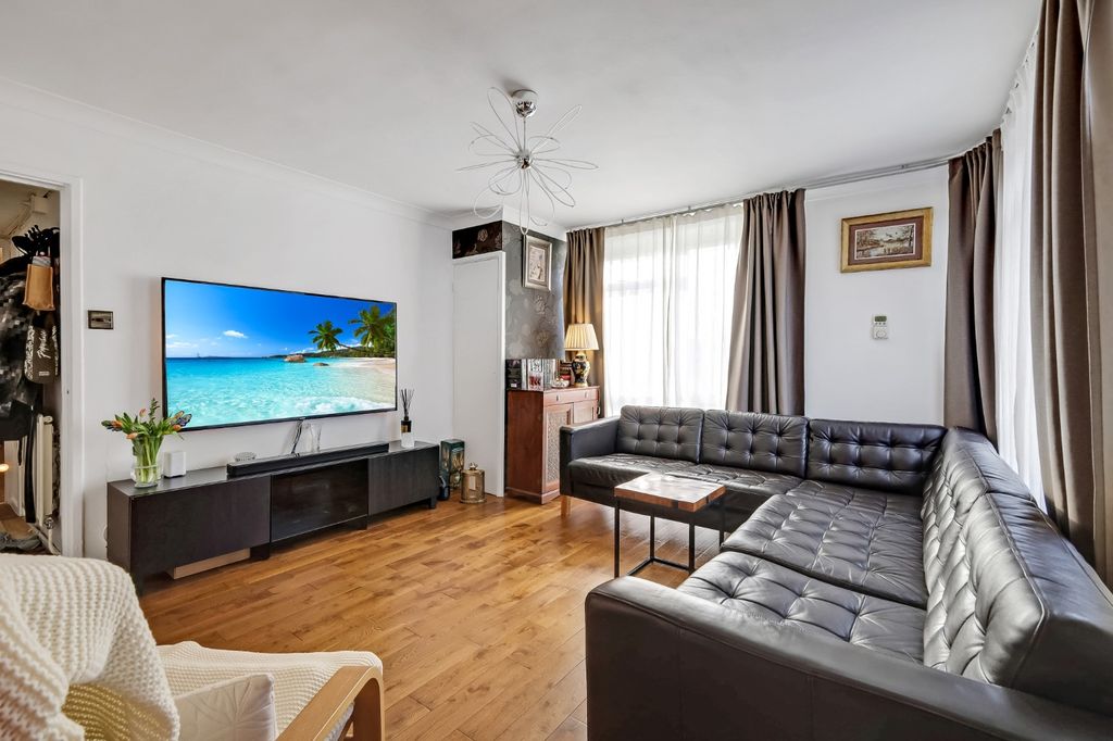 Property photo 3 of 13 4800236