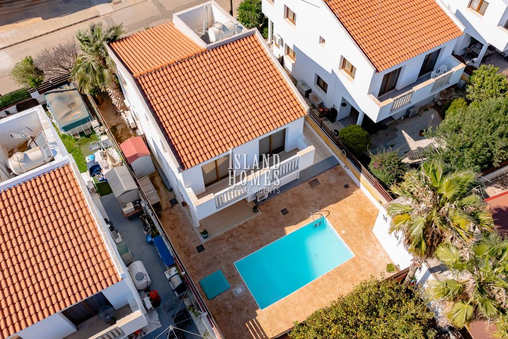 Property photo 3 of 42