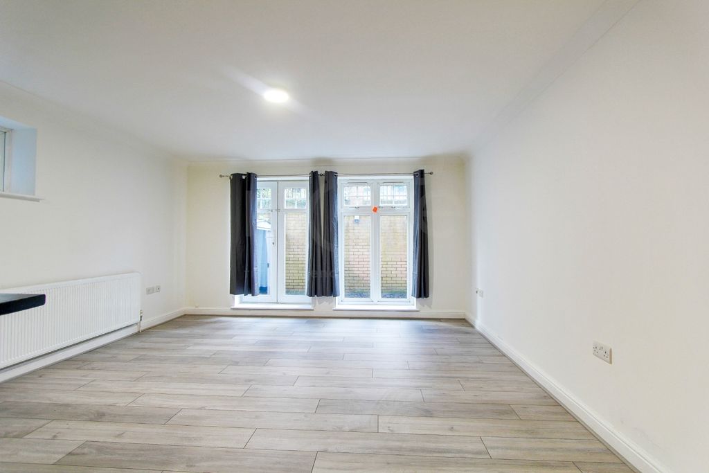 Property photo 2 of 7 Photo 7