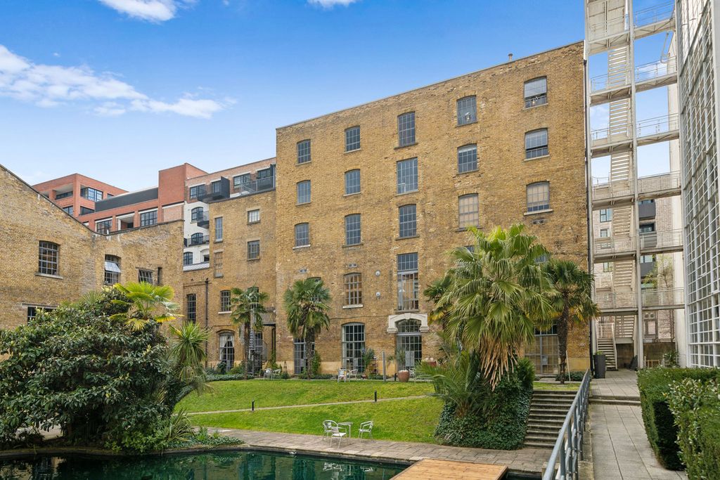 Property photo 2 of 20