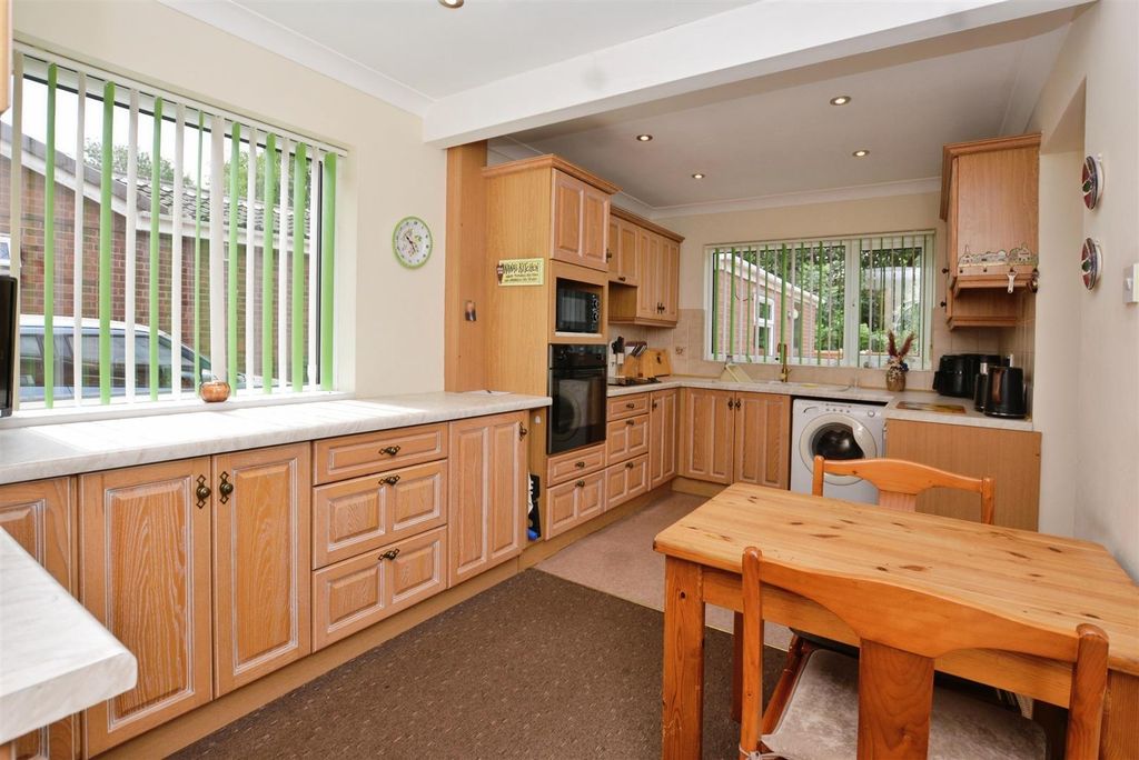 Property photo 3 of 19 Kitchen Diner