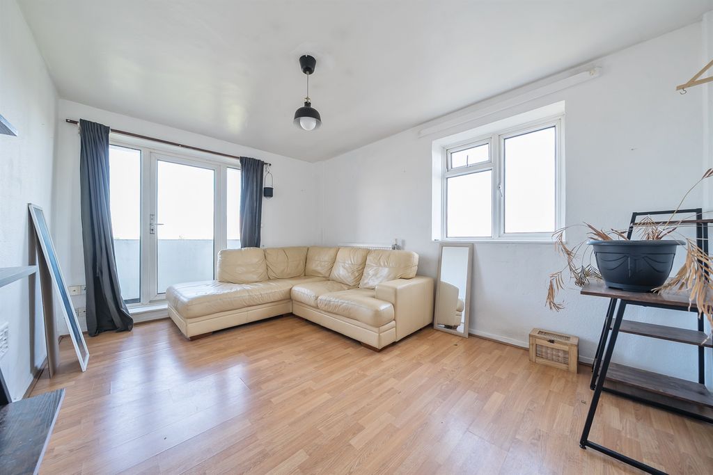 Property photo 3 of 11