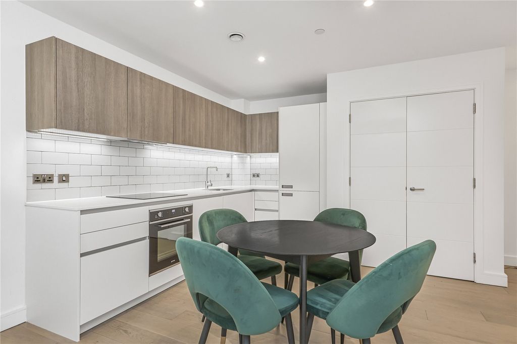 Property photo 3 of 21 Picture No. 23