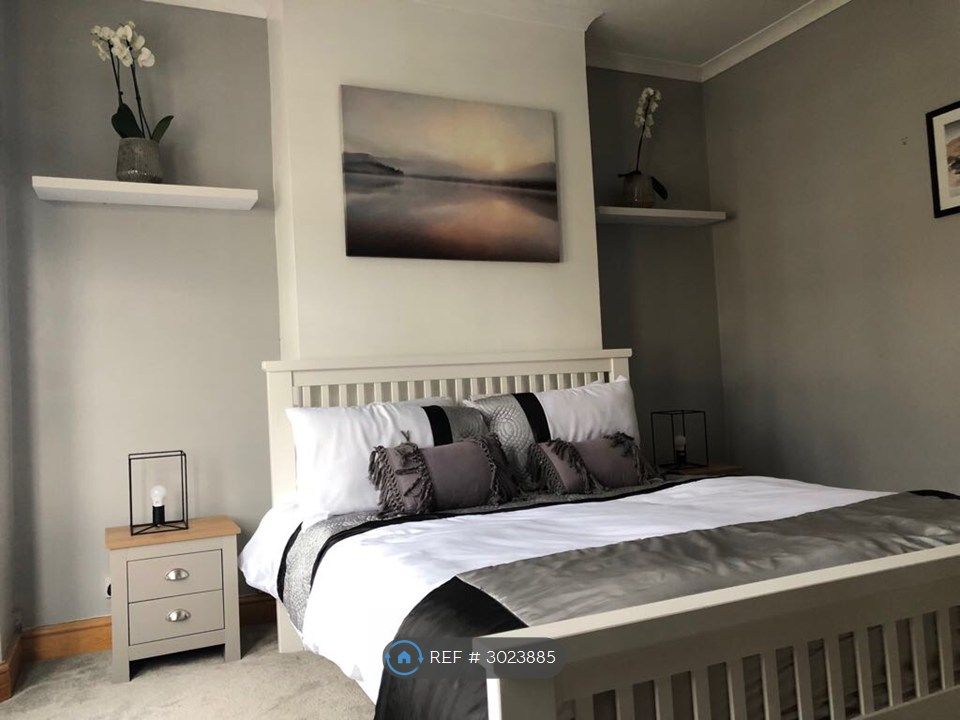Property photo 2 of 14 Main Bedroom
