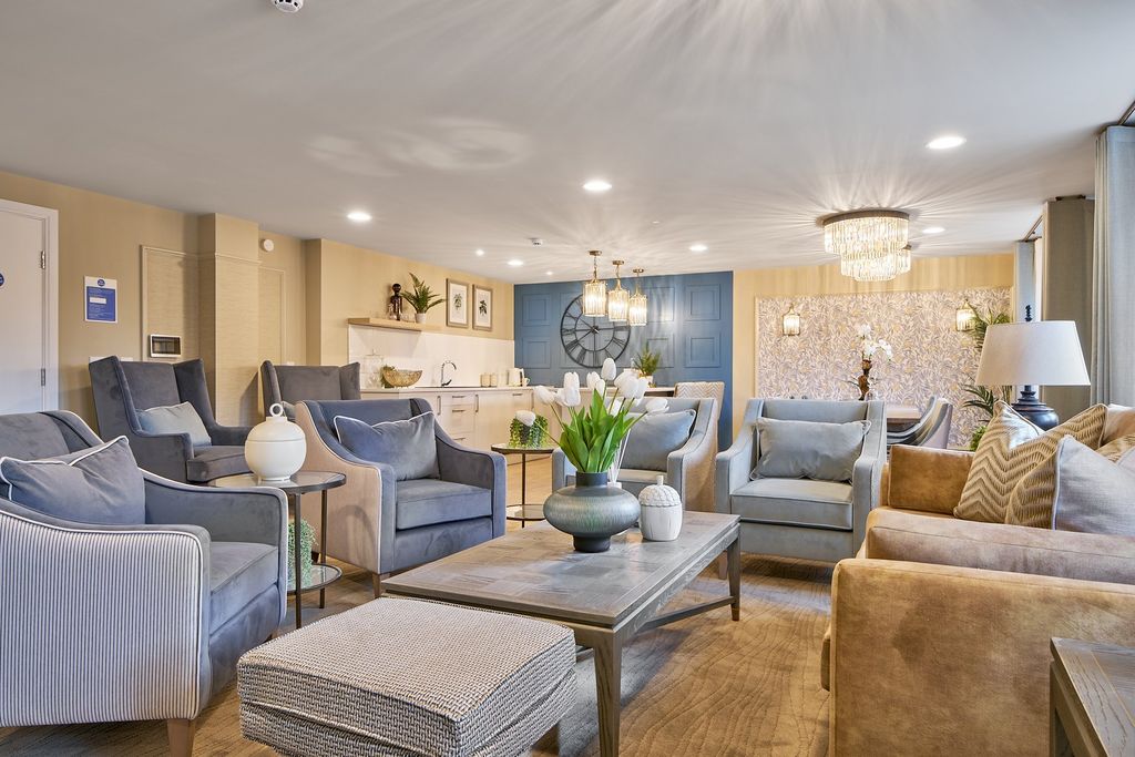 Property photo 1 of 16 Typical Communal Lounge